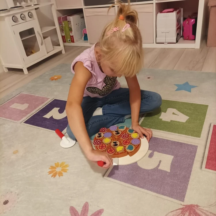 kruzzel-drewniana-pizza-do-krojenia-rzepy-zestaw-kuchenny-dla-dzieci-7.webp